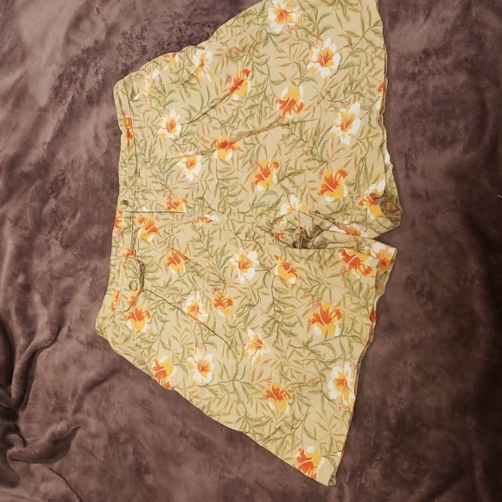 Womens shorts size 16 White stag brand
